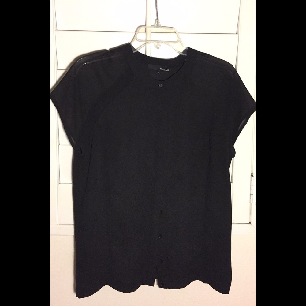 Women’s versatile top for work and play